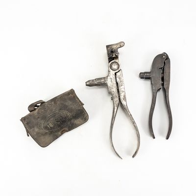 Sale Photo Thumbnail #76: USN Pouch & Reloading Tools