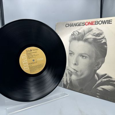 1976 RCA Victor Records David Bowie ChangesOneBowie Vinyl Album - APL1-1732