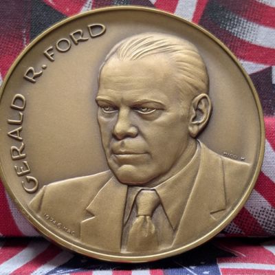 Sale Photo Thumbnail #41: Gerald R. Ford - 38th President of the USA Inaugurated August 9, 1974 - Vintage Bronze Medal