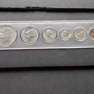 Sale Photo Thumbnail #180: 1976 Bicentennial Year Coin Set in Whitman Case
