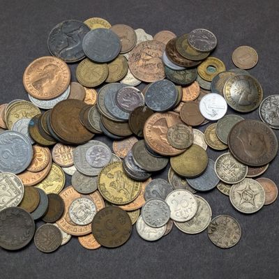 Sale Photo Thumbnail #132: 1 Pound of Assorted Vintage & Modern World Coins and Tokens - Mixed Countries