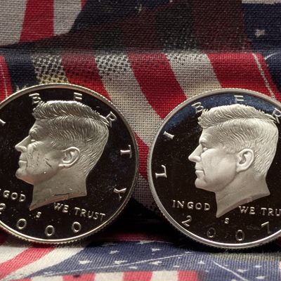 Sale Photo Thumbnail #342: 2000-S & 2007-S GEM PROOF Kennedy 90% Silver Half Dollars in Capsules (2 Coins)