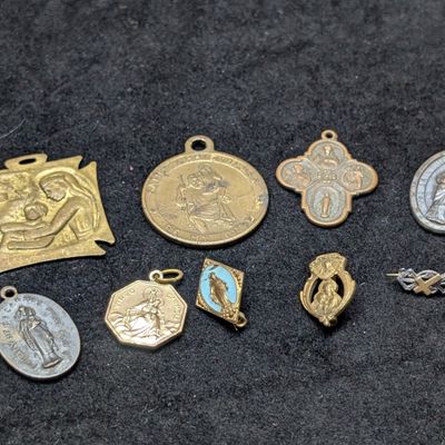 Sale Photo Thumbnail #158: (9) Religious Devotional Medals and Pins, Base Metal