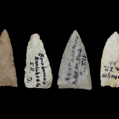Sale Photo Thumbnail #189: Lot of 4 Well-Made Triangular Bird Points, Kankakee Co., Illinois