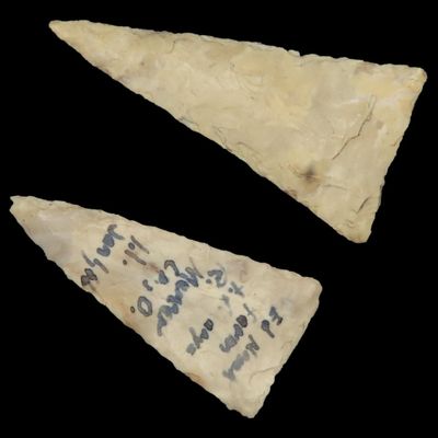 Sale Photo Thumbnail #166: Lot of 2 Very Well-Made Triangular Bird Points, Ohio