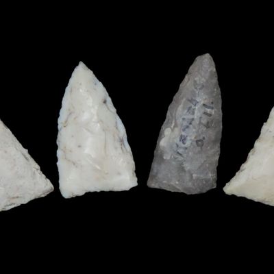Sale Photo Thumbnail #187: Lot of 4 Triangular Bird Points, Illinois
