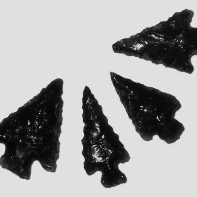 Sale Photo Thumbnail #85: Lot of 4 Well-Made Obsidian Bird Points, Northern California
