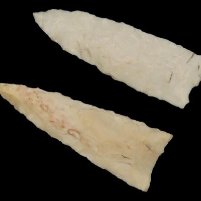 Sale Photo Thumbnail #165: Lot of 2 Very Well-Made Triangular Bird Points, Iowa