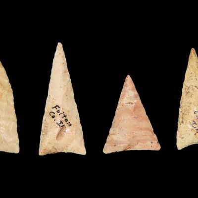 Sale Photo Thumbnail #61: Lot of 4 Very Well-Made Triangular Bird Points, Fulton Co., Missouri