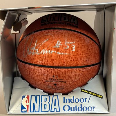 Artis Gilmore Signed Spalding Basketball