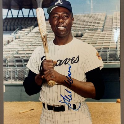 Atlanta Braves Hank Aaron Signed 8x10 Photograph