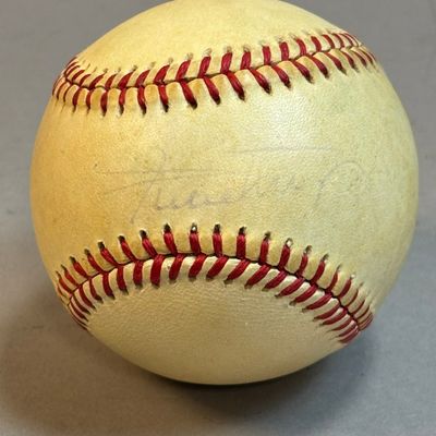 Willie Mays Single Signed Rawlings Giamatti Ball