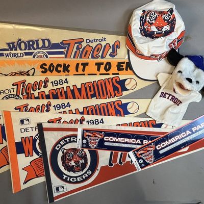 Lot 12 Detroit Tigers Baseball Pennant Hat Sticker