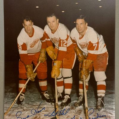 Howe Abel Lindsey Signed 8x10 Production Photo