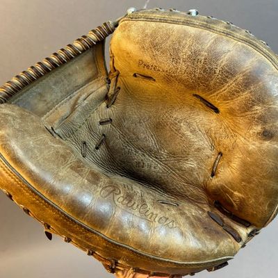 Johnny Bench HOH Signed Rawlings RL1 Catchers Mitt