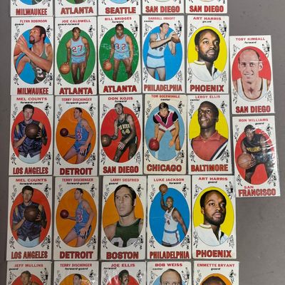 Lot 27 1969-70 Topps Basketball Cards