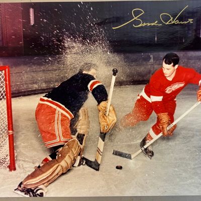Gordie Howe Detroit Red Wings Signed 8x10 Photo