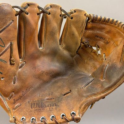 Ron Santo Model Wilson A2047 Signed Baseball Glove