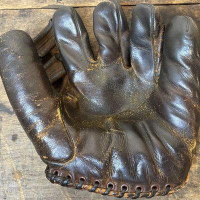 Spalding Joe Dimaggio Model 133 RHT Baseball Glove