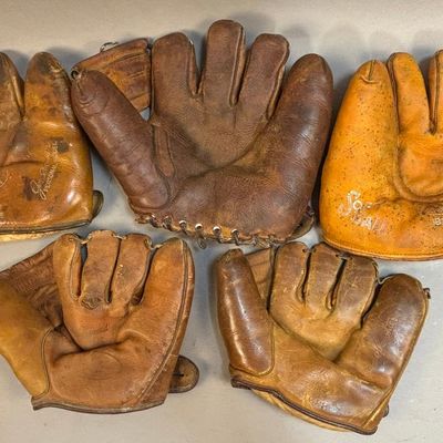 LOT 5 VINTAGE 50S BASEBALL MITTS NOKONA MCCOSKEY