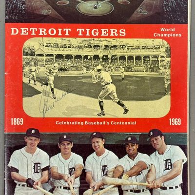 1969 Detroit Tigers Signed Earl Wilson JSA Book