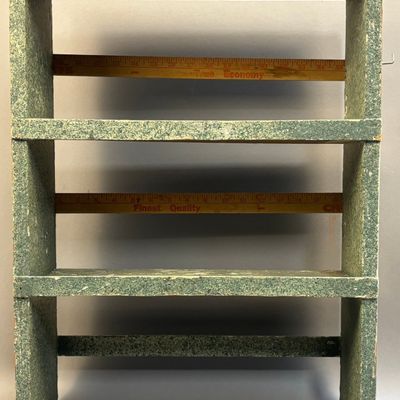 17"x 22 1/2"x5 1/2" Green Shelf Stand w/ Shelves