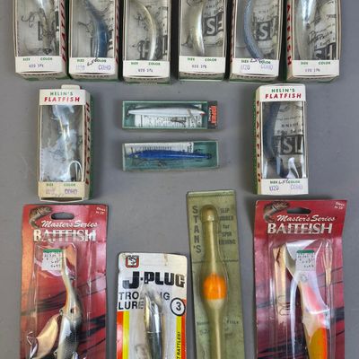 Lot of 14 Vintage Fishing Lures Bobbers Tackle