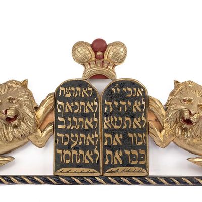 A PAIR OF WOODEN TORAH ARK LIONS. American, early 20th century.