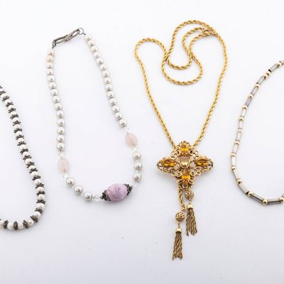 A GROUP OF SILVER, GOLD FILLED AND OTHER JEWELRY