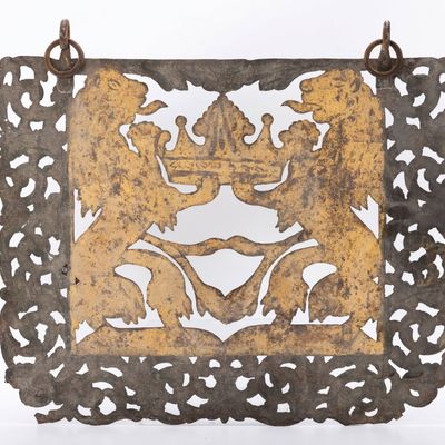 A METAL SYNAGOGUE DECORATION