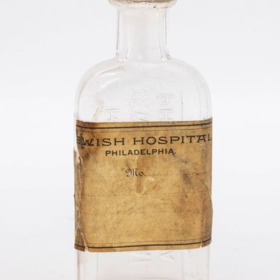 A RARE GLASS ANTIQUE MEDICINE BOTTLE FROM THE PHILADELPHIA JEWISH HOSPITAL.