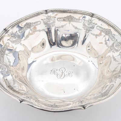 A LARGE STERLING SILVER BOWL "REGENCY" BY TOWLE