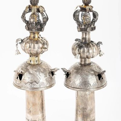 A PAIR OF EARLY AND LARGE SILVER TORAH FINIALS. Ukraine, c. 1860.