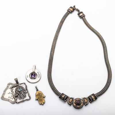 A GROUP OF STERLING SILVER ISRAELI JEWELRY.