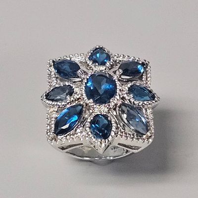 IST Sterling Blue Cluster Cocktail Ring 9.5 Grams