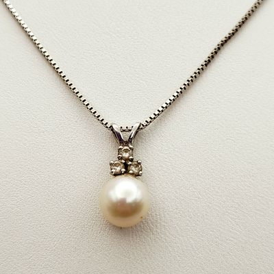 14K Gold Pearl Necklace  3.8 Grams