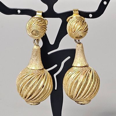 Vintage Trifari Textured Drop Earrings