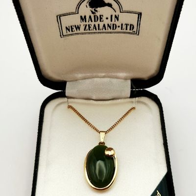 Ariki New Zealand Greenstone Pendant Necklace