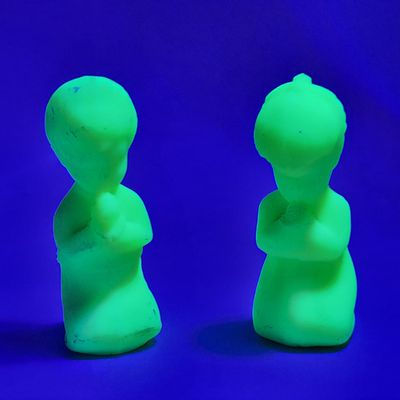 Fenton Uranium Glass Praying Children