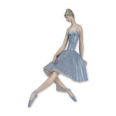 Lladro Porcelain Figurine, Waiting Backstage 01004559