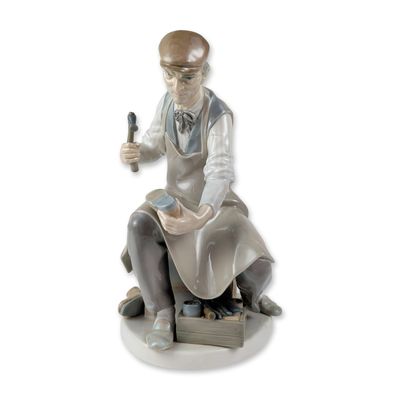 Lladro Spanish Glazed Porcelain Cobbler Figurine 1004853