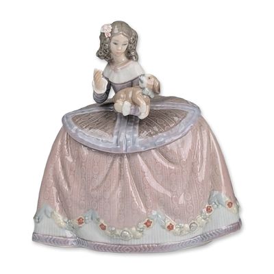 Lladro Spanish Figurine, Pilar 01005410