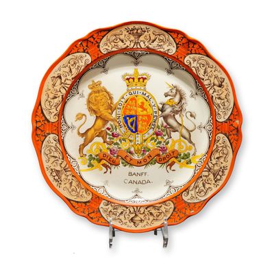 Sale Photo Thumbnail #114: Wedgwood Etruria Earthenware Royal Arms Plate, Dieu Et Mon Droit