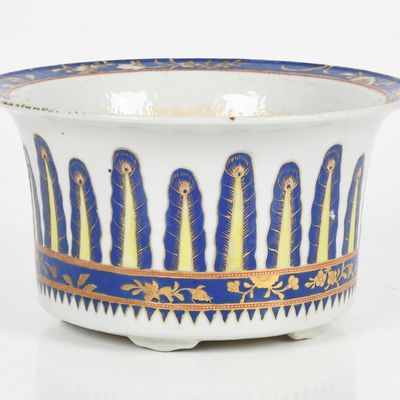 Sale Photo Thumbnail #191: A Chinese Export Porcelain Jardiniere, 18th Century