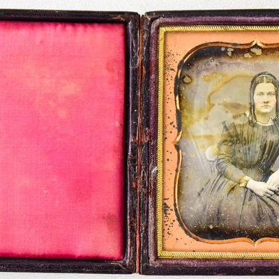 DAGUERREOTYPE PORTRAIT OF A WOMAN