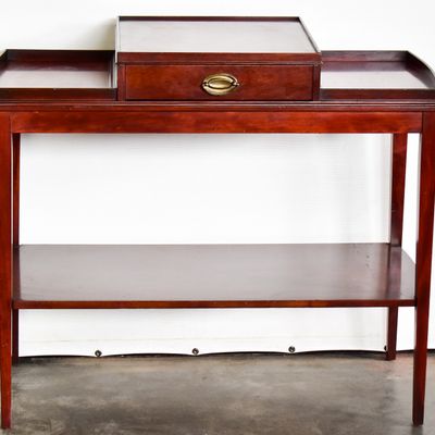 MERSMAN FURNITURE COMPANY MAHOGANY TIERED CONSOLE TABLE