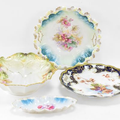 ASSORTMENT OF FOUR R.S. PRUSSIA PORCELAIN BOWLS