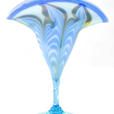 JERRY VANDERMARK IRIDESCENT STUDIO ART FAN VASE