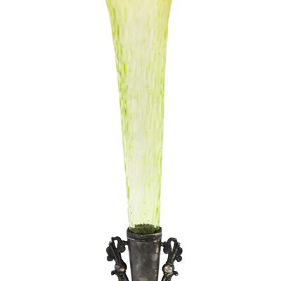 VICTORIAN SINGLE TRUMPET EPERGNE VASE