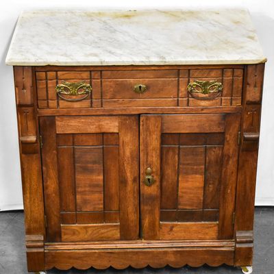LATE VICTORIAN WALNUT WASHSTAND